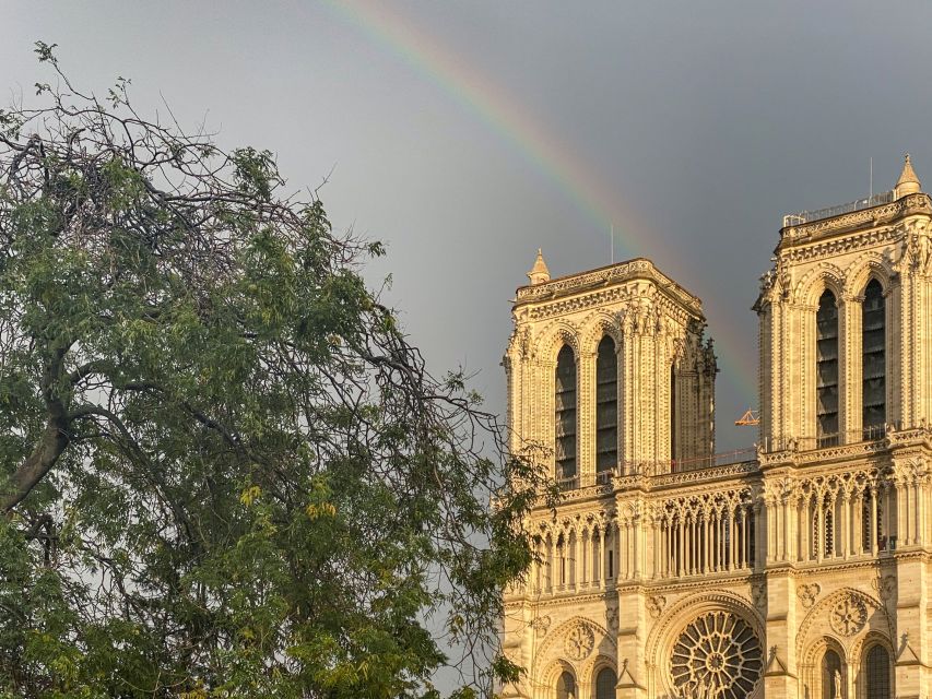Paris: Île de la Cité and Notre-Dame Walking Tour With Crypt - Crypt under Notre-Dame: Archeological Crypt makes the past physical