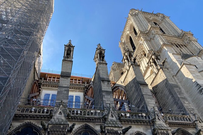 Paris: Île de la Cité and Notre-Dame Walking Tour With Crypt - Pont Neuf meeting point: get your bearings fast