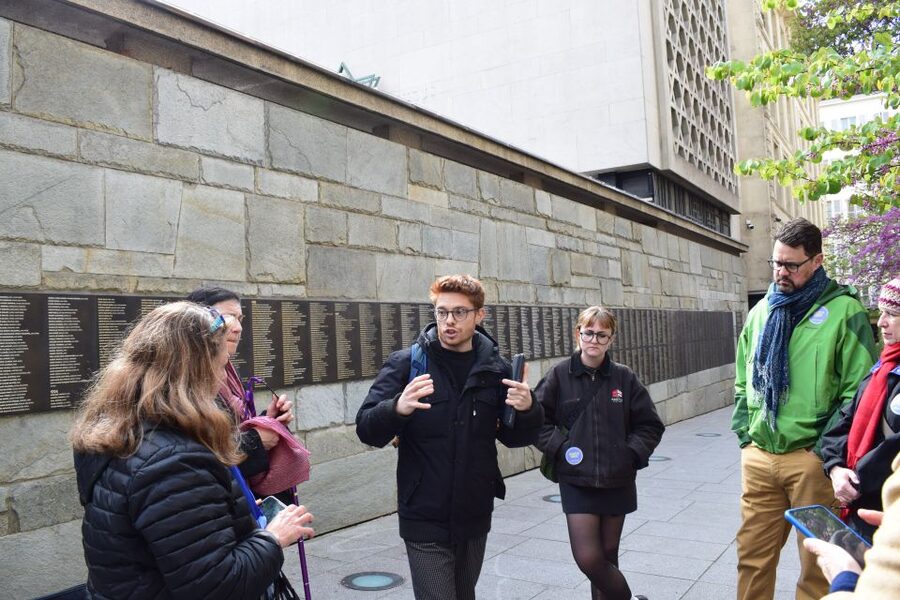 Paris: Le Marais & Montmartre Jewish History Walking Tour - Le Marais: Art Nouveau outside a synagogue and the feel of old Paris streets