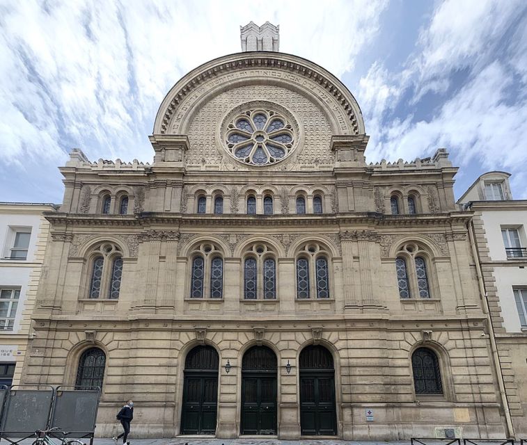 Paris: Le Marais & Montmartre Jewish History Walking Tour - From Hôtel de Ville to Montmartre: a public-transport transition you shouldn’t skip
