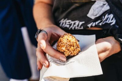 Paris: Montmartre Cheese, Wine & Pastry Guided Walking Tour - Meeting near Blanche: how to start smoothly