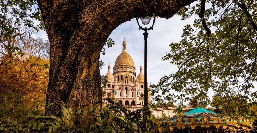 Paris: Montmartre Culture and Local Pastries Walking Tour - Sacré-Cœur and the stories the basilica can’t tell by itself