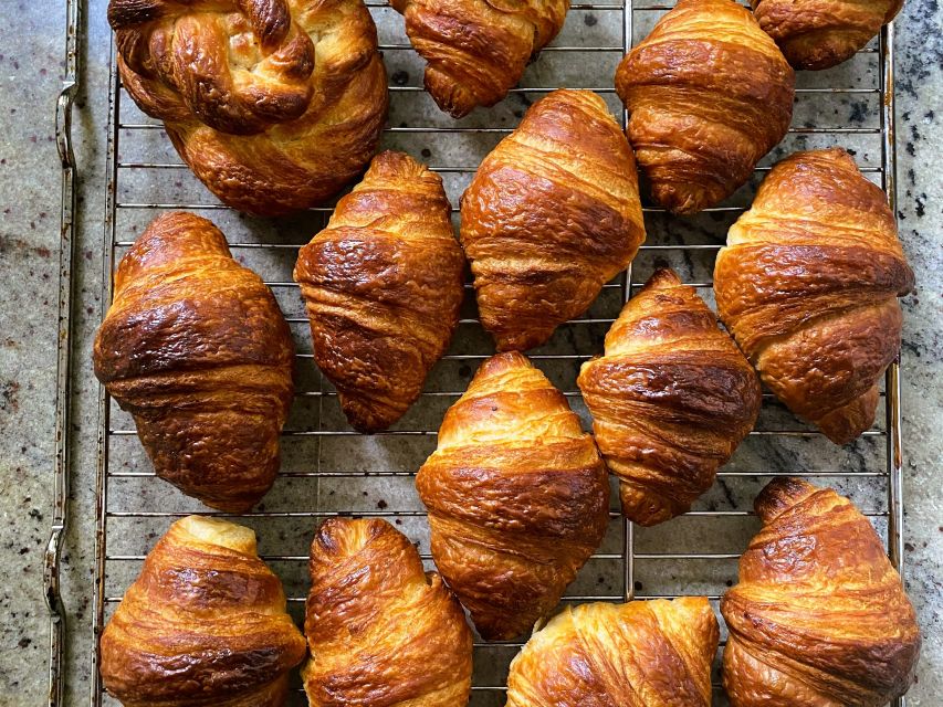 Paris: Montmartre Culture and Local Pastries Walking Tour - Pastry stops at the right moment (but tasting is not included)