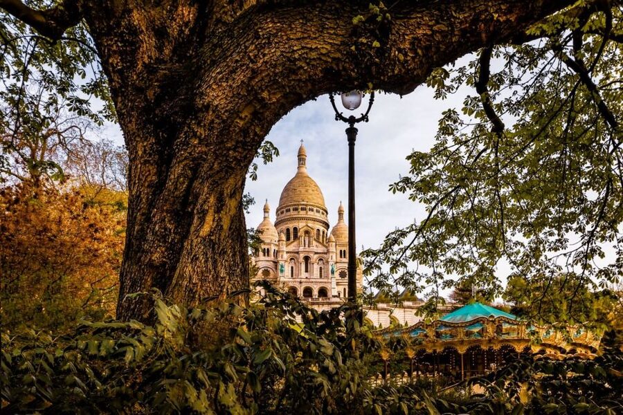 Paris: Montmartre Culture and Local Pastries Walking Tour - Meeting at Lamarck-Caulaincourt and Chez Ginette: a smart starting point