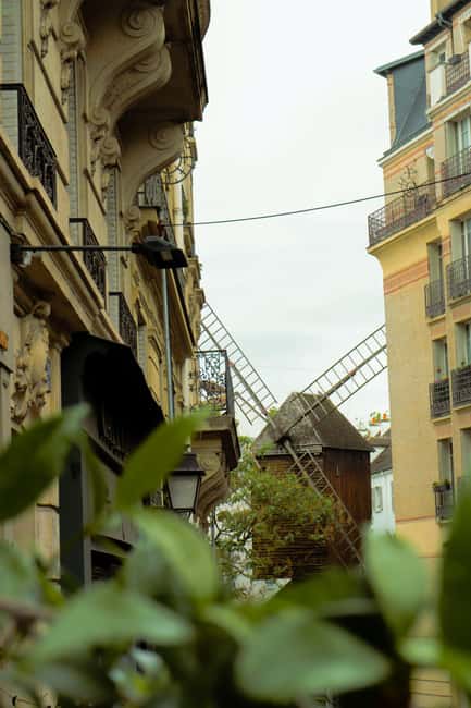 Paris: Montmartre Guided Walking Tour - Artist footsteps: Impressionism stories that actually connect