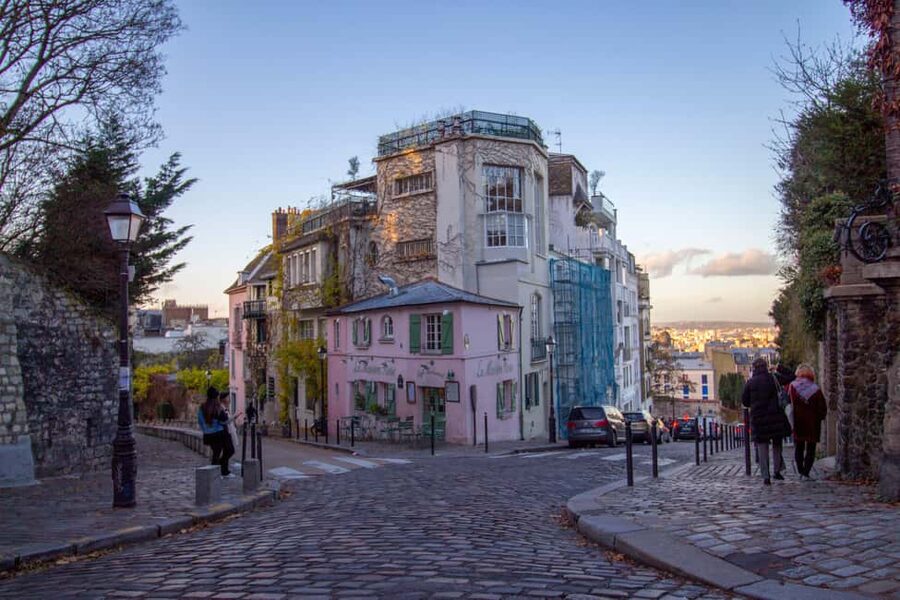 Paris: Montmartre Guided Walking Tour - Price value: what $17 buys you in Montmartre time