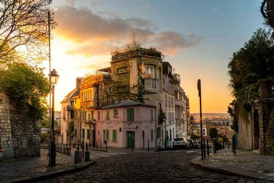 Paris: Montmartre Hidden Gems and Highlights Walking Tour - Where You Meet and How to Start Without Stress