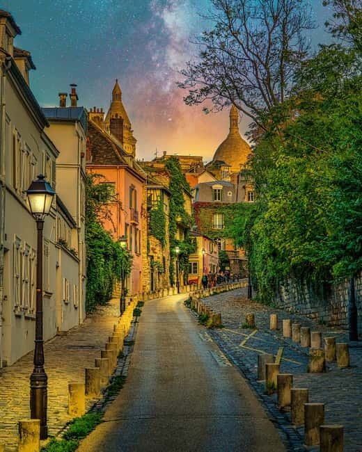Paris: Montmartre Highlights Walking Tour with a Local Guide - Guides matter here: Yazid, Silvia, and Jean Baptiste’s different flavors