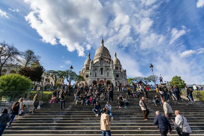 Paris: Montmartre Highlights Walking Tour with a Local Guide - Stop 1: The Wall of Love is more than a photo wall