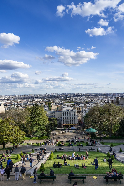 Paris: Montmartre Highlights Walking Tour with a Local Guide - Stop 5: Turning into the side streets—vineyards, courtyards, and old cabarets