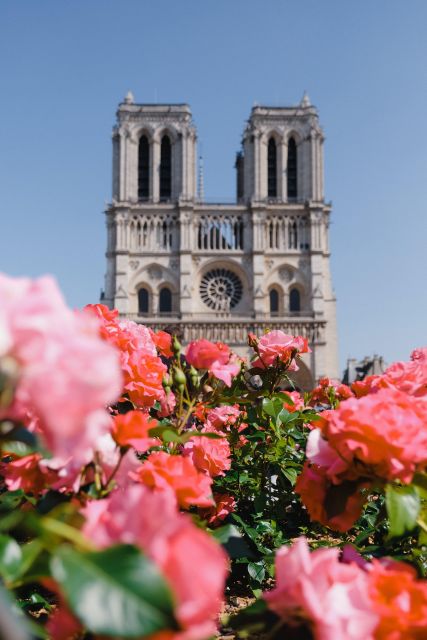 Paris: Notre Dame Exterior Walking Tour with Sainte Chapelle - Start at Hôtel de Ville: the walk begins with orientation