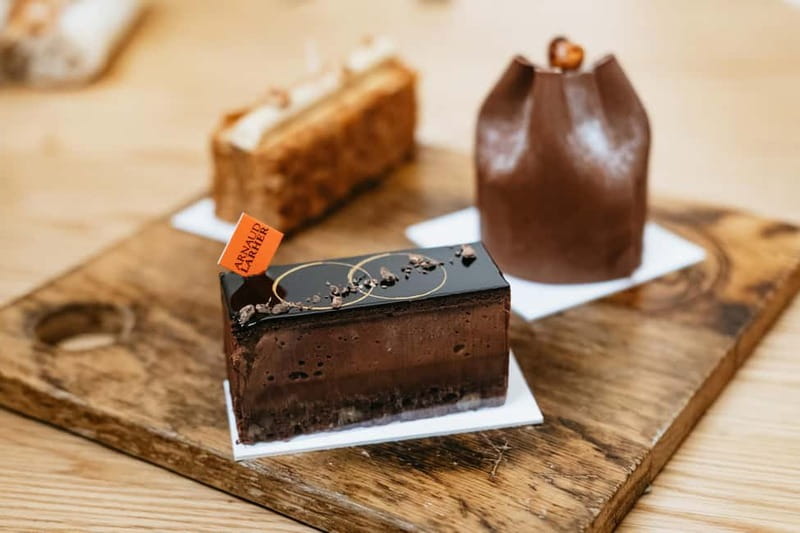 Paris: Saint Germain des Prés Guided Foodie Walking Tour - The tucked-away courtyard detour: why small moments matter
