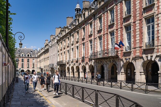 Paris Uncovered: Unique Guided Walking Tours with a Twist - Entering a Neighborhood in 1.5 to 2 Hours: What the Walk Is Like