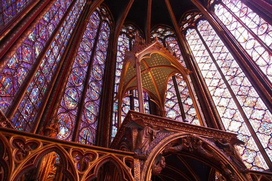 Paris: Walking Tour with Notre Dame or Ste-Chapelle Access - Sainte-Chapelle: stained glass payoff plus a very practical queue advantage