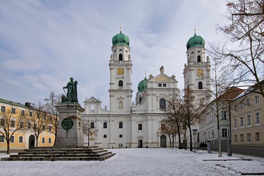 Passau: 1-Hour Guided City Walking Tour - Entering Passau’s old center at Domplatz