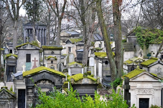Pere Lachaise Cemetery Walking Tour in Paris - Why Père-Lachaise feels different when you’re guided