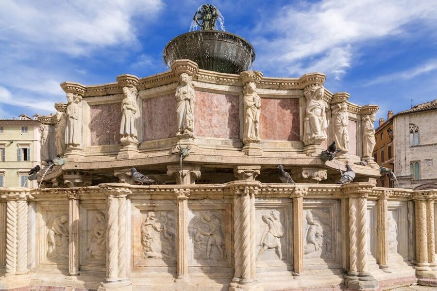 Perugia: Old Town Walking Tour, Piazza IV Novembre - Going Underground: Rocca Paolina and Papal Power Beneath Your Feet