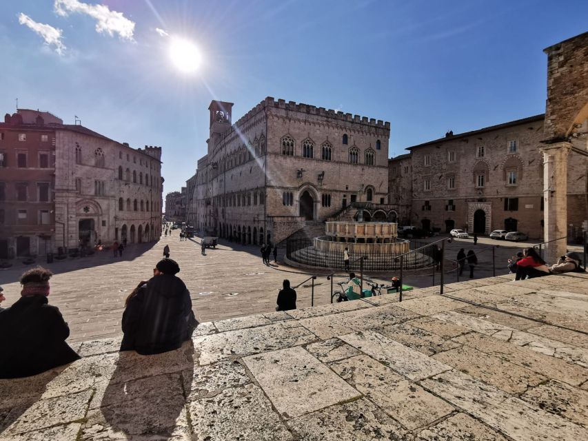 Perugia: Old Town Walking Tour, Piazza IV Novembre - Language, Pace, and Who This Tour Fits Best