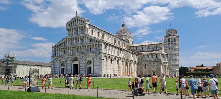 Pisa: 2-Hour Walking Tour - Piazza die Cavalieri: where the architecture gets political