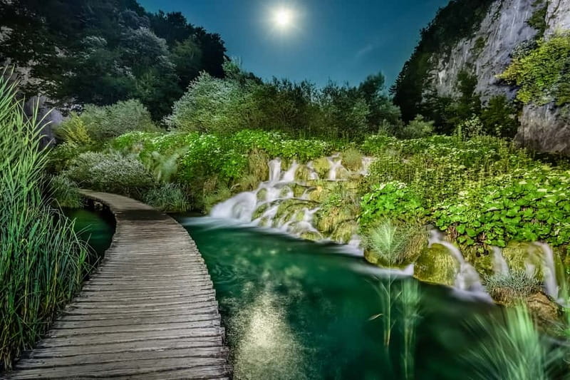 Plitvice Lakes: Guided Walking Tour with Bus and Boat Ride - Plitvice Lakes: Why This Guided Loop Works So Well