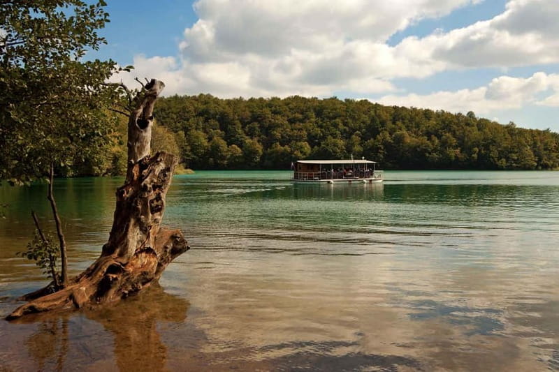 Plitvice Lakes: Guided Walking Tour with Train and Boat Ride - Panoramic train return: legs recover, eyes keep working