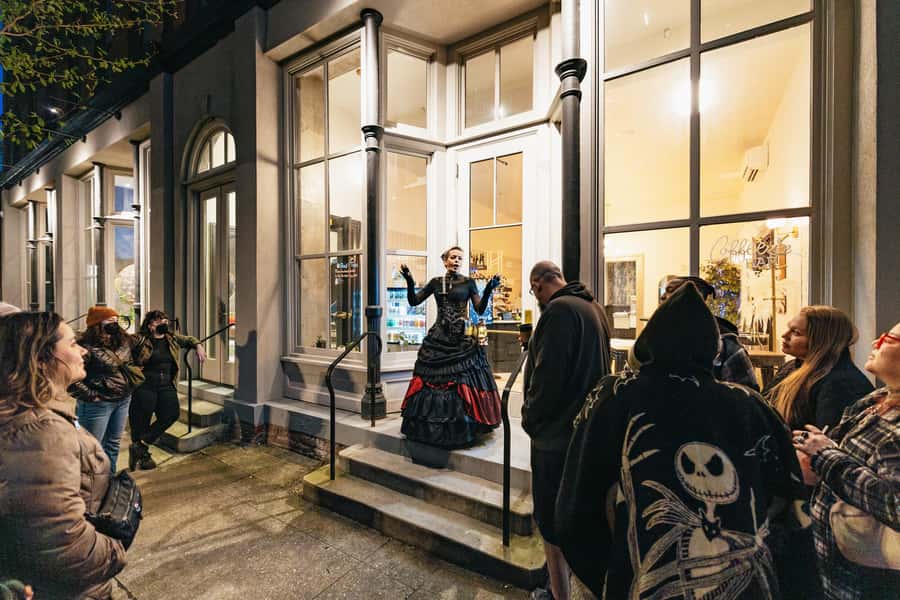 Portland: Ghosts, Poltergeists, and Psychopaths Walking Tour - Storytelling That Feels Like Portland: Asking Questions at the Right Time