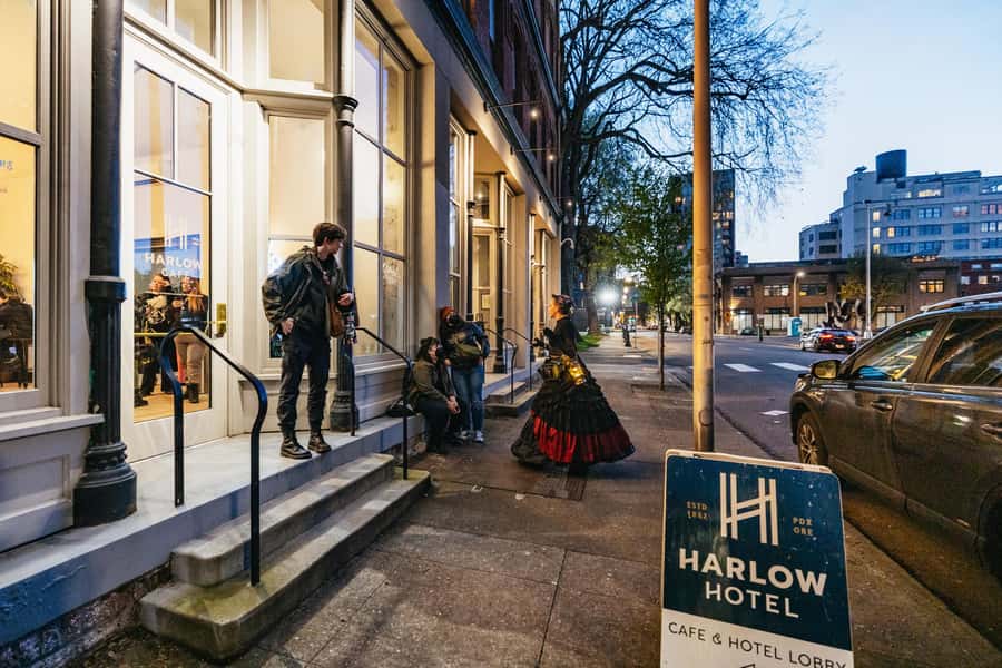 Portland: Ghosts, Poltergeists, and Psychopaths Walking Tour - Ending at Kell’s Irish Pub: Recap, Questions, and Closure