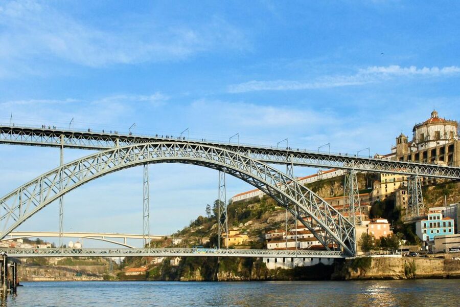 Porto: Guided Walking Tour and Lello Bookshop - Sé and the Cathedral Area: Medieval Porto’s Starting Line