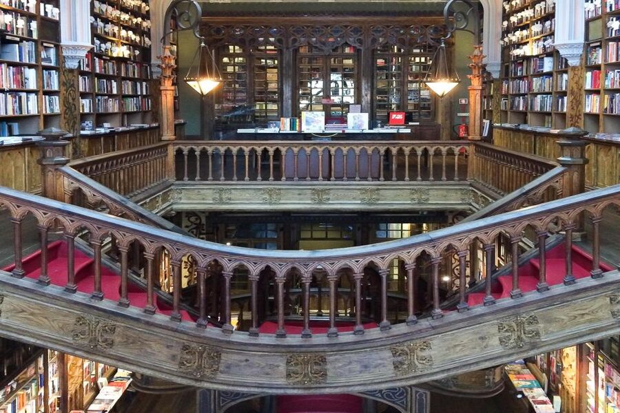 Porto: Guided Walking Tour and Lello Bookshop - São Bento Station Tiles: When Ceramics Become a Lesson