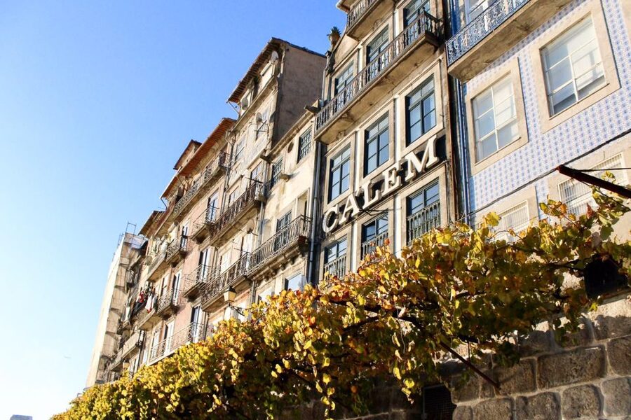 Porto: Guided Walking Tour and Lello Bookshop - Clérigos Church and the Carmo/Carmelitas Stops: Time With Purpose