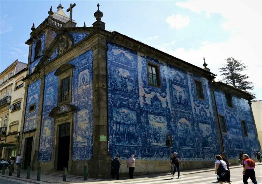 Porto: Historic City Center Walking Tour - Livraria Lello and the medieval street maze: where Porto gets personal