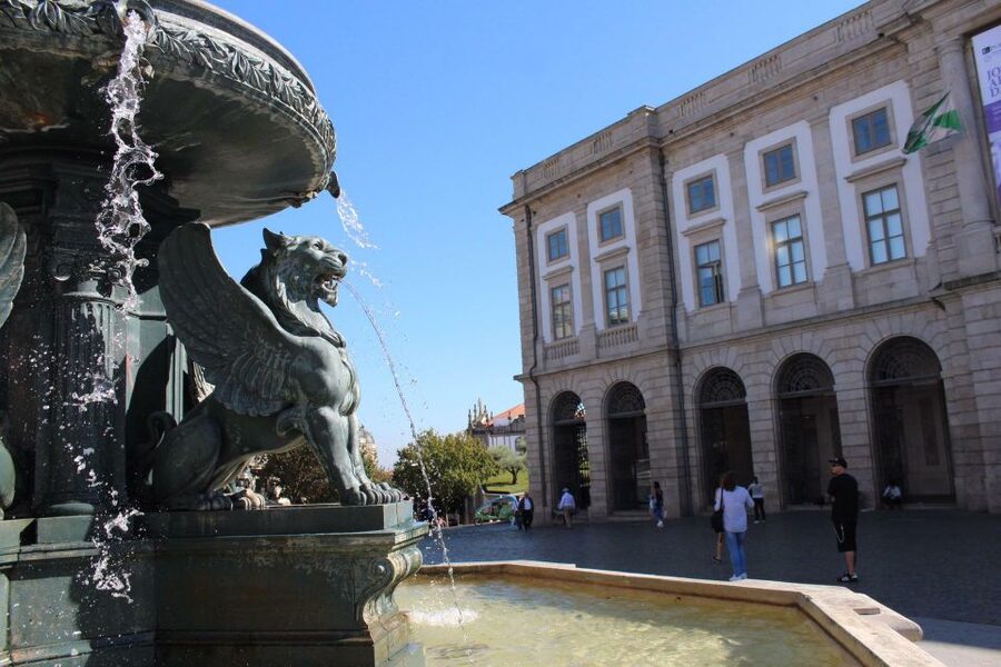 Porto: Historic City Center Walking Tour - Guide style and group size: what to expect in the real world