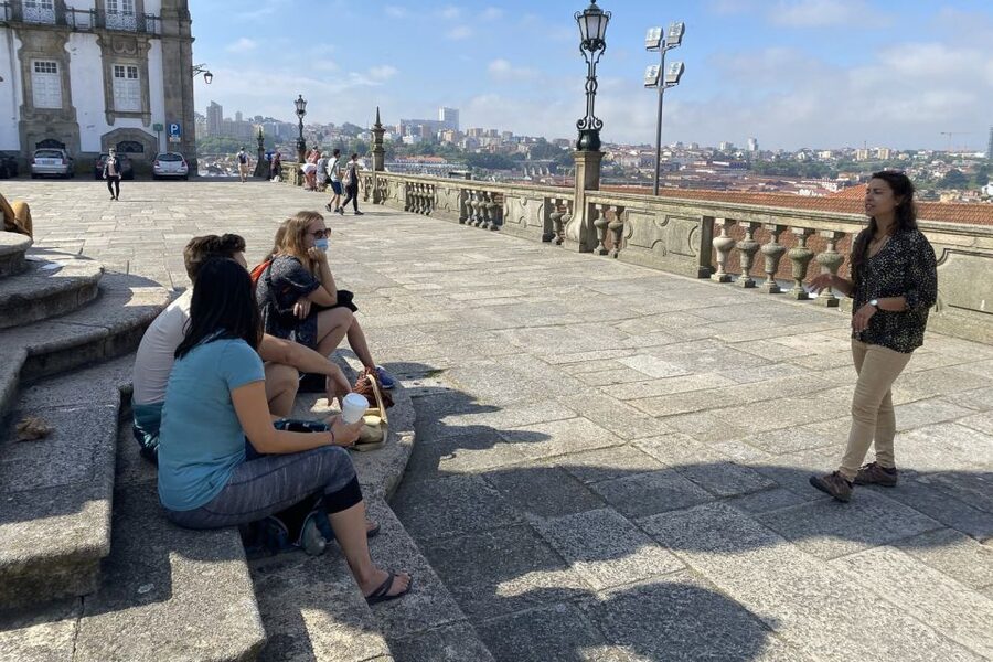 Porto: Historical Center Walking Tour - Art nouveau buildings and Livraria Lello: the famous stop with context