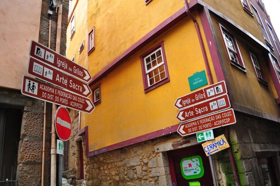 Porto: Jewish Heritage Walking Tour - Getting to the meeting point: Pelourinho do Porto vs. Rua de Sant’ Ana