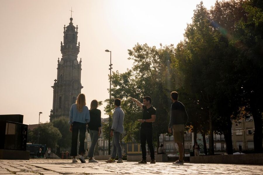 Porto: Walking Tour, Lello Bookshop, Boat and Cable Car - Starting points: two easy ways to meet up in Porto