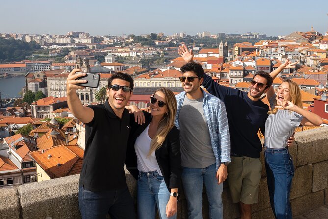 Porto Walking Tour, Lello Bookshop, River Cruise and Cable Car - Four Hours of Porto: walking, Lello, cable car, and Douro cruise