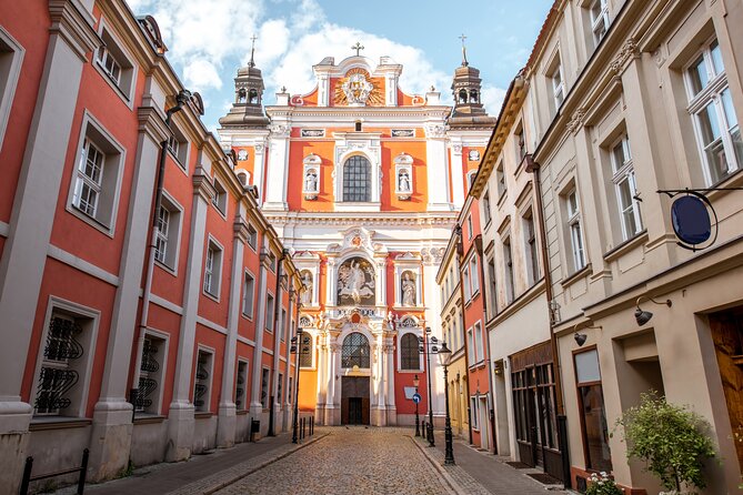 Poznań Experience 2-Hours Guided Walking Tour - Architecture and photos: why facades matter here