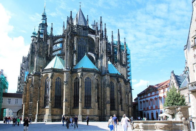 Prague Castle Walking Tour - Pace, Audio, and Crowds: The Stuff That Can Go Sideways