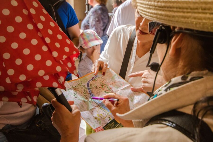 Prague: Guided Bus & Walking Tour with River Cruise & Lunch - Key things to know before you go