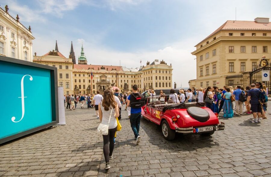 Prague: Guided Bus & Walking Tour with River Cruise & Lunch - Old Town Square Time: The Heartbeat of the City