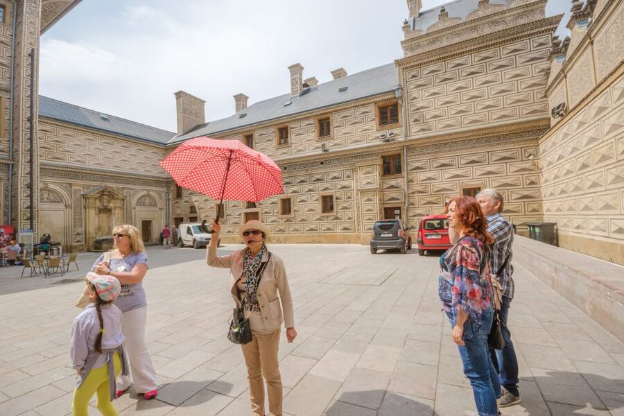 Prague: Guided Bus & Walking Tour with River Cruise & Lunch - Should You Book This Prague Guided Bus, Walk, and River Cruise?