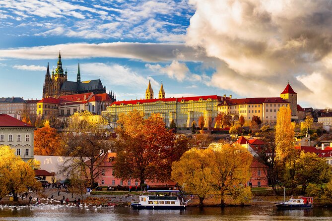 Prague Guided Walking Tour and Cruise with Authentic Czech Lunch - Prague Castle Grounds and St. Vitus Cathedral: What You Should Look For
