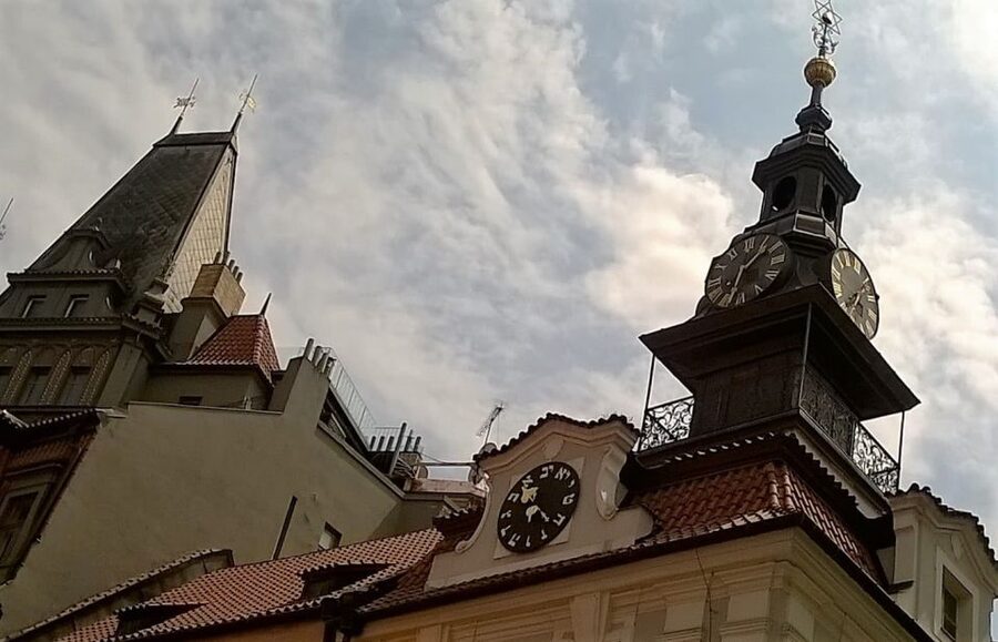 Prague: Old Town and Jewish Quarter Guided Walking Tour - Why This 90-Minute Old Town + Jewish Quarter Walk Works