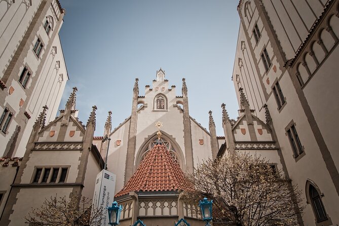 Prague Old Town and Jewish Quarter Walking Tour - Kafka’s Statue and the Tone Shift That Works