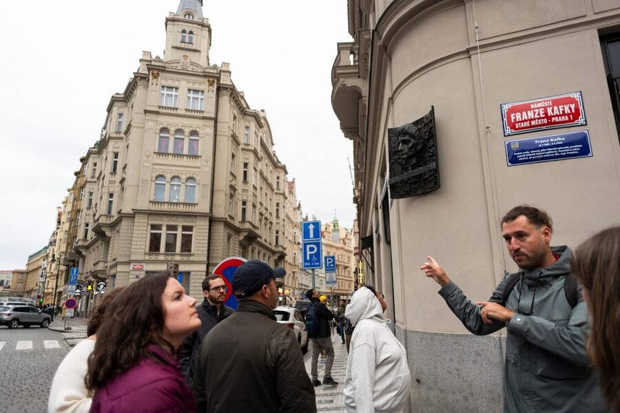 Prague: Old Town, Jewish Quarter & Astro Clock Walking Tour - Charles Bridge finish: where your walking tour turns into free exploration