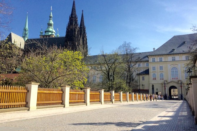 Prague Walking Tour in German: Old Town and Prague Castle - Comfort, Weather, and How to Prepare (Actively)