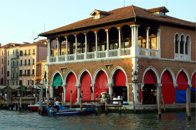 Private 3 hrs Venice Tour: St Mark's, Walking tour & Boat tour - Castello backstreets and “reading” the city