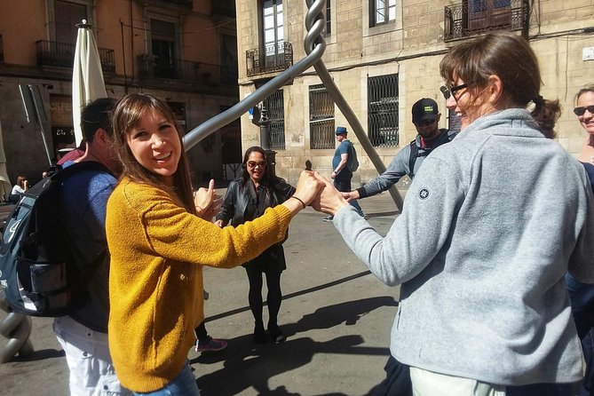 Private Barcelona Old Town and Gothic Quarter Walking Tour - Las Ramblas: street performers, cafes, and the “food map” starting