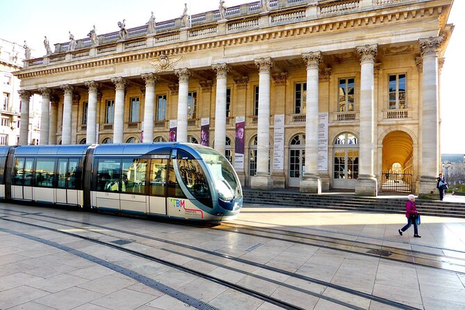 Private - Best of Bordeaux Walking Tour + Glass of Bordeaux Wine - Porte Dijeaux and Porte Cailhau: seeing medieval Bordeaux at street level
