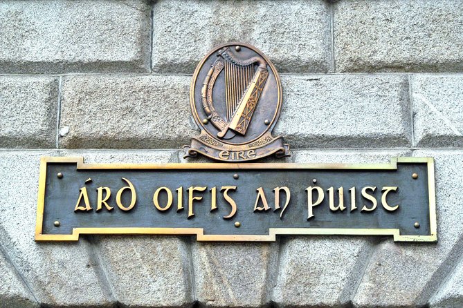 Private Fantastic Tour of Dublin (Walking Tour) - Temple Bar area: classic Dublin street life, without getting trapped